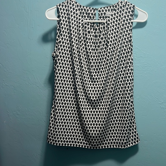 (2) Calvin Klein Sleeveless Blouses Woman Size Small White and Black abstract - Picture 2 of 8